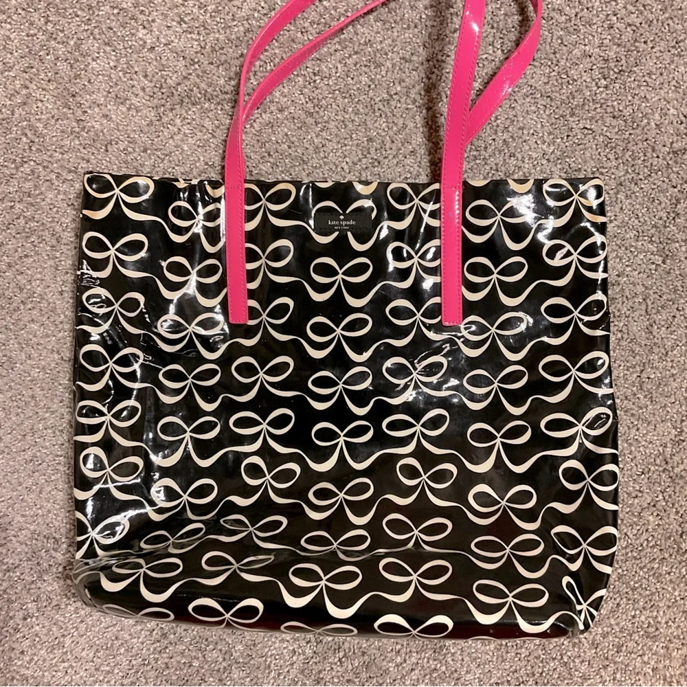 Kate Spade Tote, patent Leather, black & white bow ties w/pink straps, Authentic